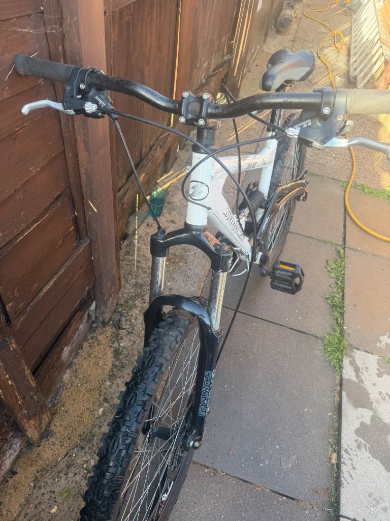 Saracen mountain bike dx bike is used and collection only condition is fair