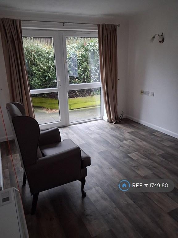 1 bedroom flat in Crosfield Court, Watford, WD17 (1 bed) (#1749180)