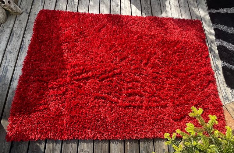 Vibrant Red Shaggy Rug – Good Condition