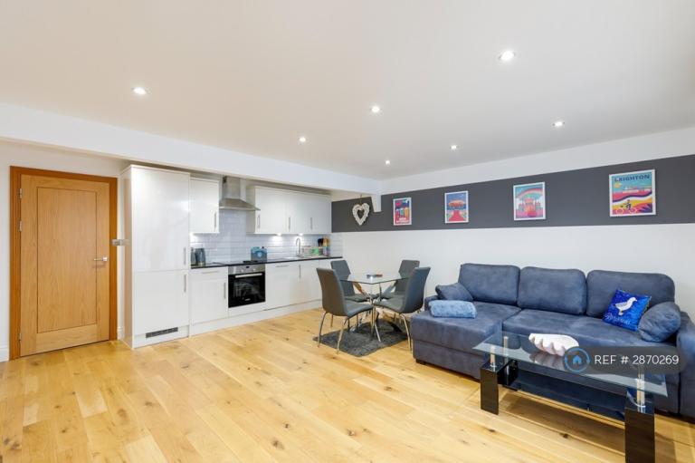 2 bedroom flat in Old Steine, Brighton, BN1 (2 bed) (#2870269)