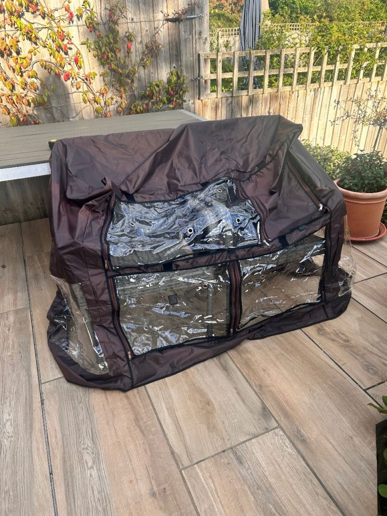 Rabbit or guinea pig cold and rain hutch cover 