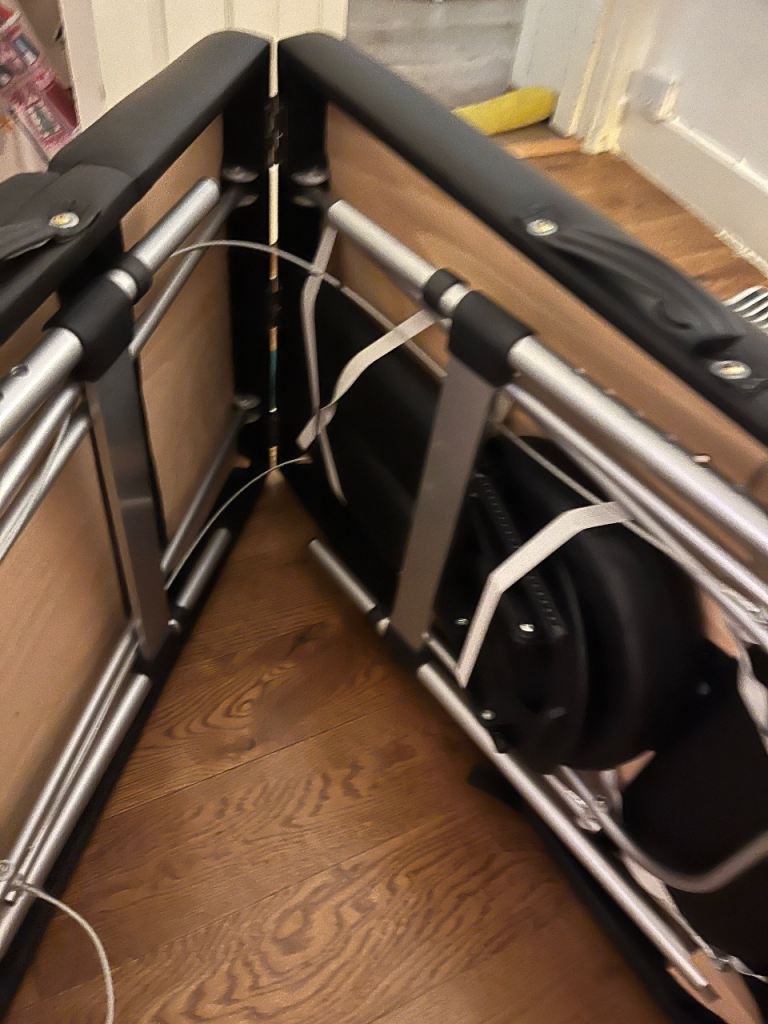 image for Massage table 