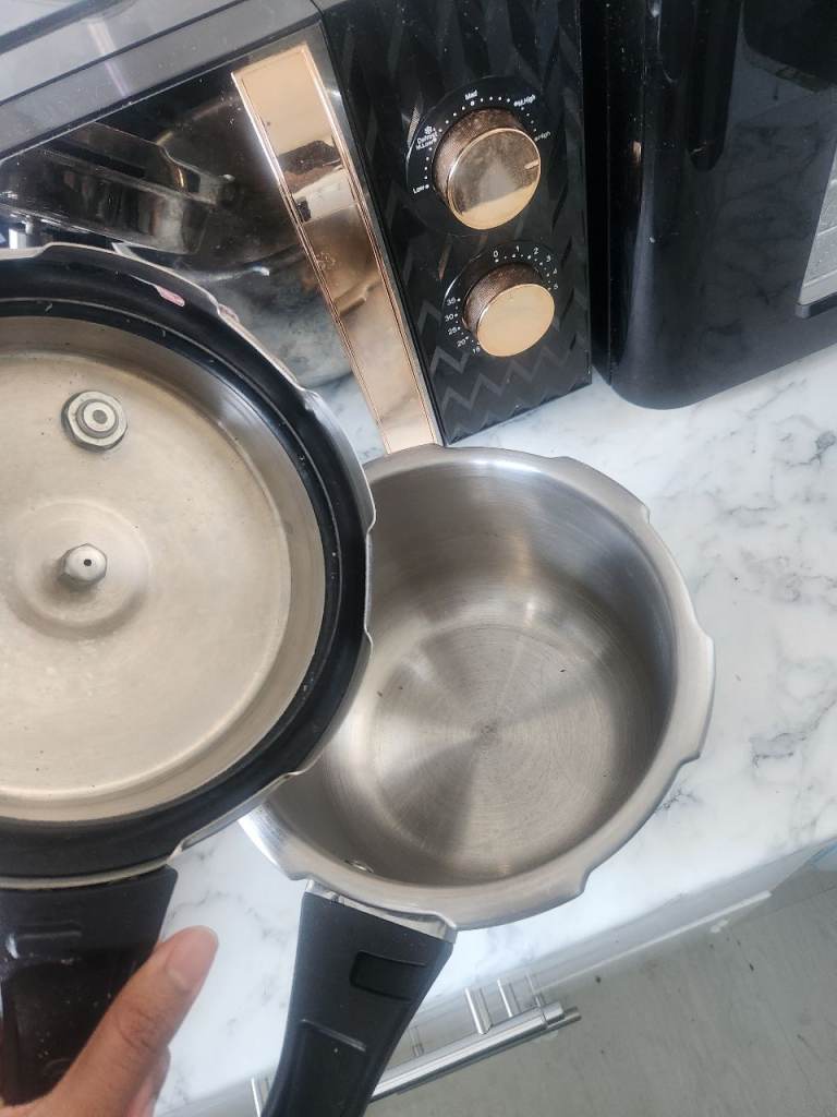 Pressure Cooker - Indian type