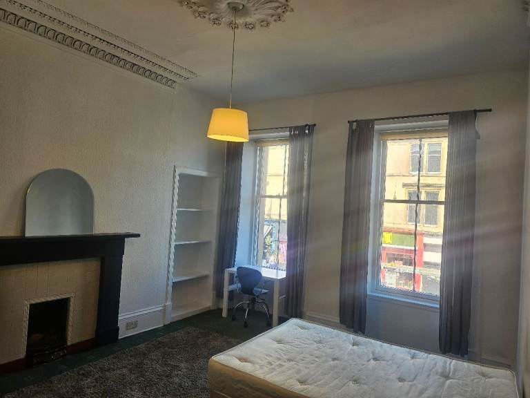 3 Bedroom Flat in G12. NO DEPOSIT REQUIRED. Students Only.