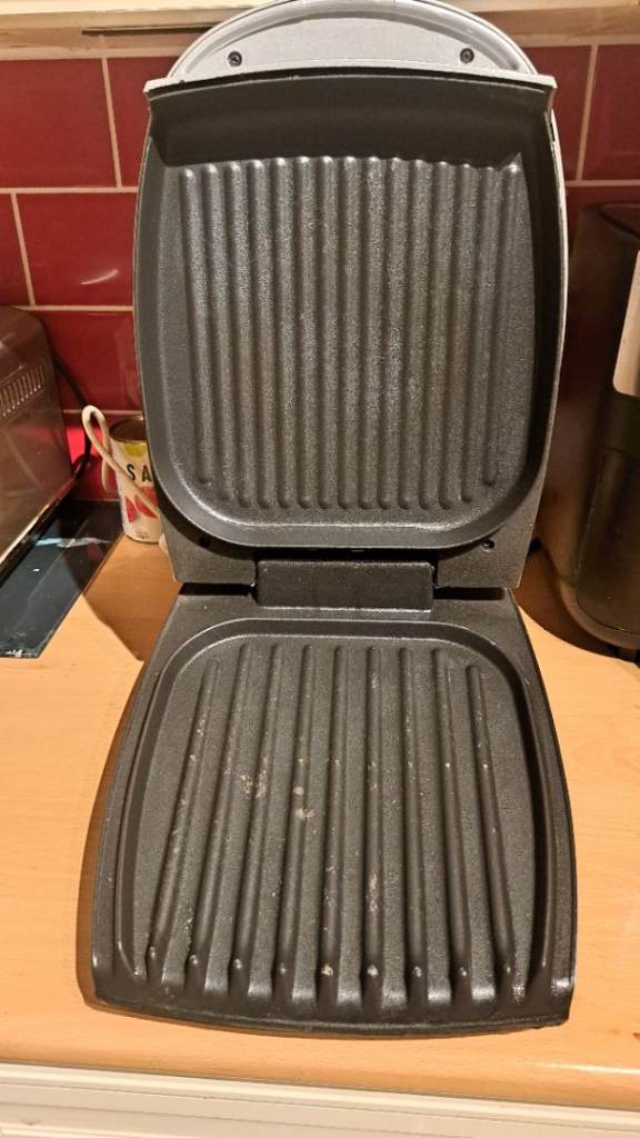 Lean mean fat grilling machine 