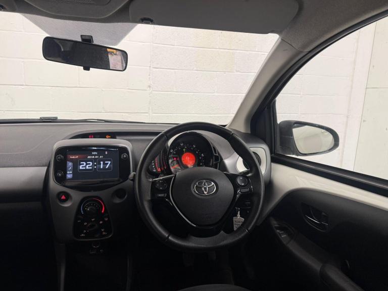 2019 Toyota AYGO 1.0 VVT-i x-play x-shift Euro 6 5dr HATCHBACK Petrol Automatic