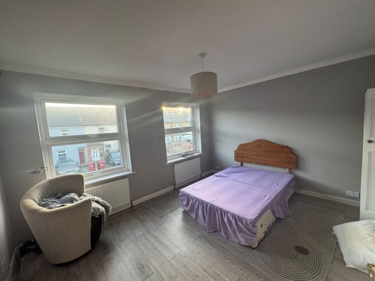 Double bedroom in slough