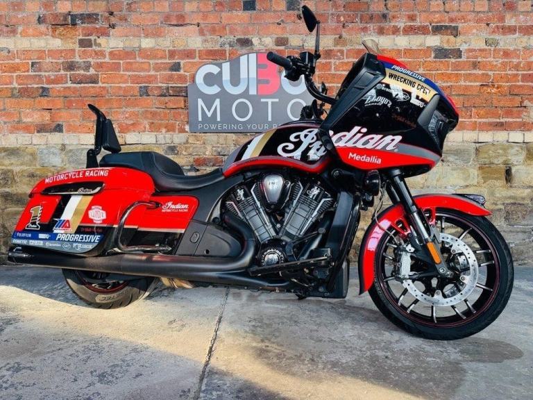 INDIAN CHALLENGER DARK HORSE 1768 TOURER 2023 23