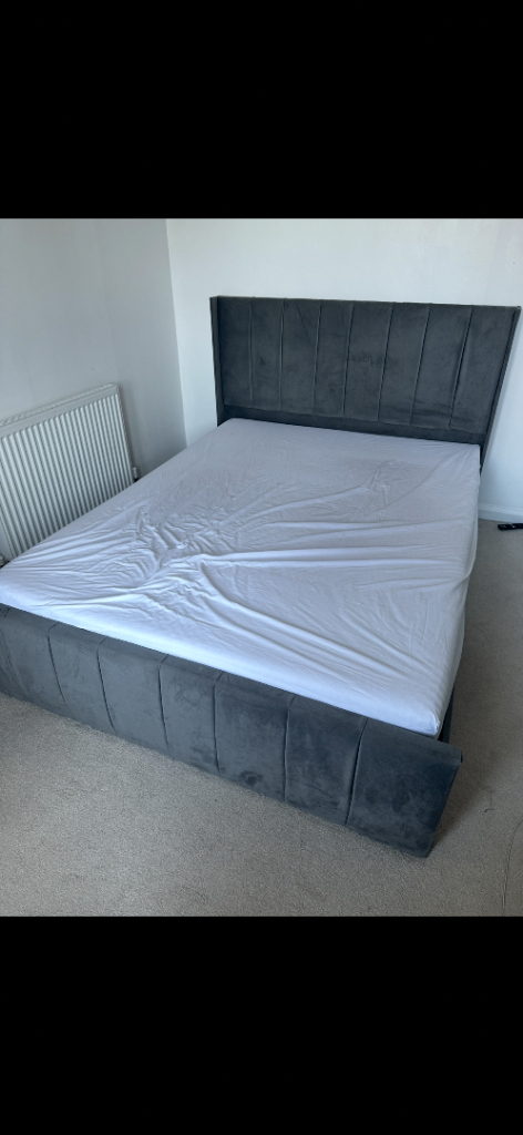 GREY KINGSIZE BED FRAME FOR SALE SE13 