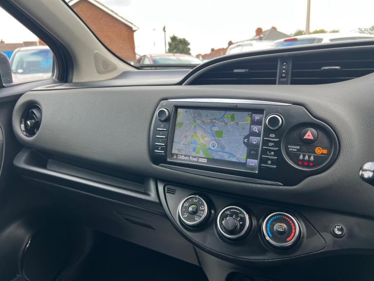 2017 Toyota Yaris 1.5 VVT-i Icon Tech Euro 6 5dr HATCHBACK Petrol Manual