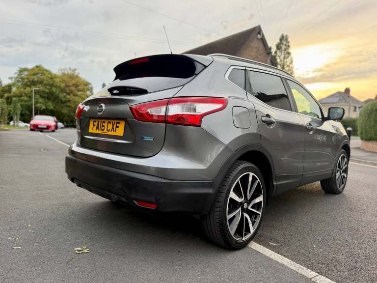 2016 Nissan Qashqai 1.5 dCi Tekna 5dr HATCHBACK Diesel Manual