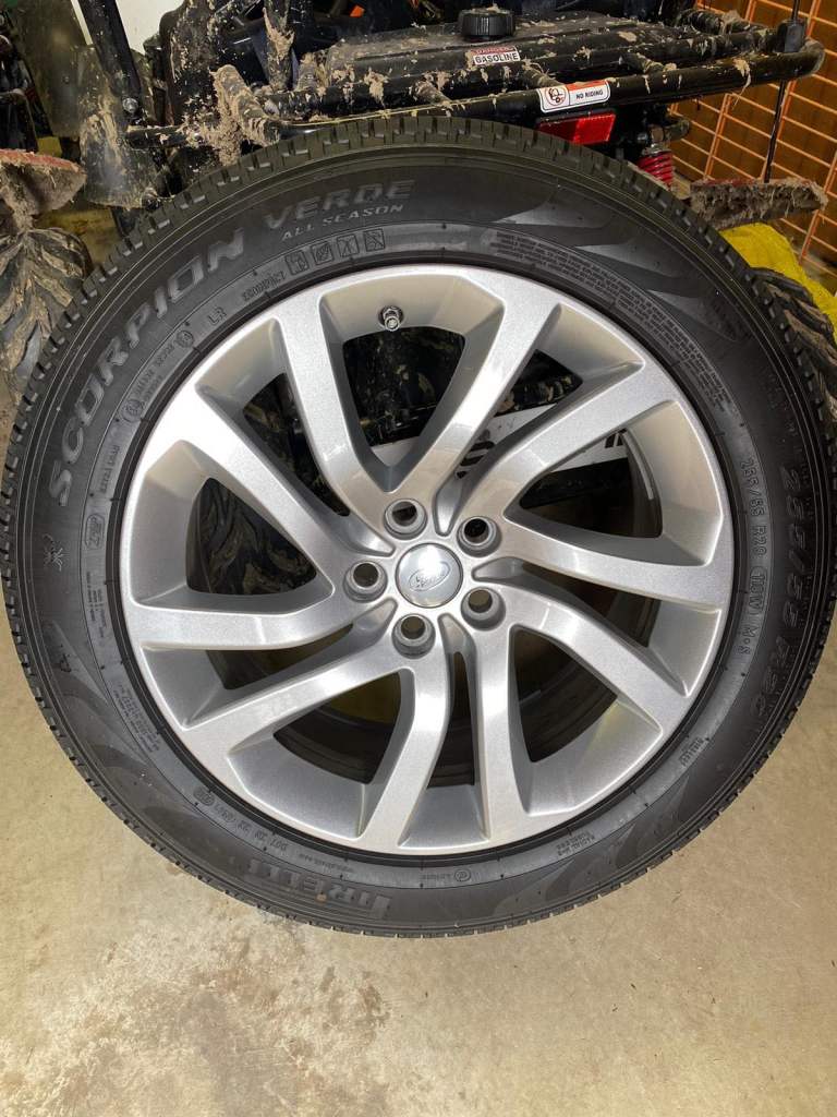 4 Landrover Defender Genuine 19” Alloys with Tyres