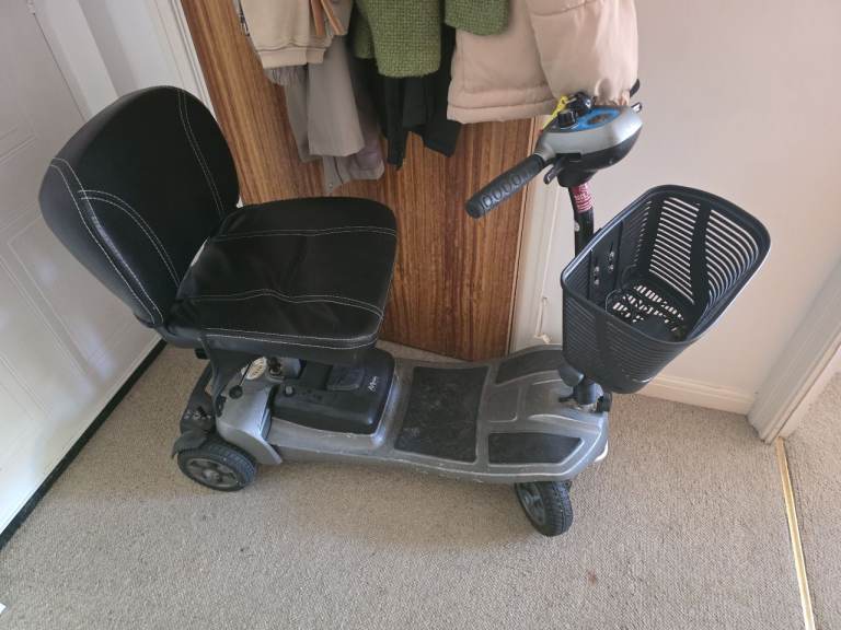 Motion Healthcare Alumina 4-wheel mobility scooter