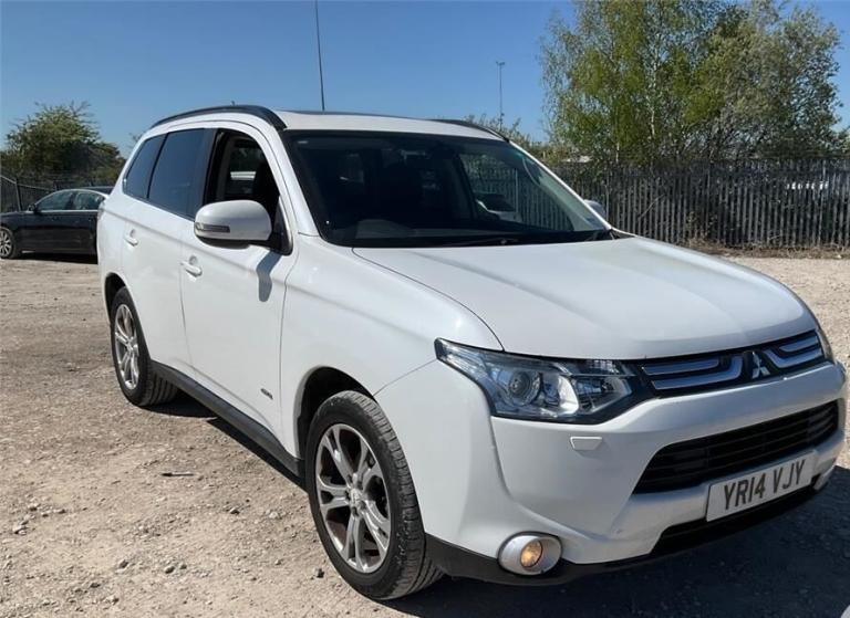 2014 Mitsubishi Outlander 2.2 DI-D GX4 5dr Auto ++ PANROOF / NAV / CAMERA / 4WD / 7 SEATS ++ ESTA...