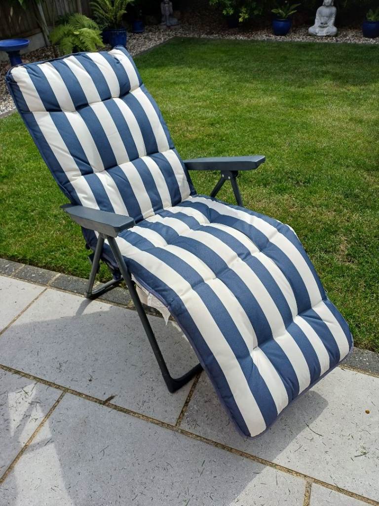 Very comfy sun lounger - as new
