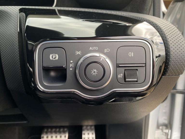 2020 Mercedes-Benz A-Class 1.3 A180 AMG Line (Executive) 7G-DCT Euro 6 (s/s) 5dr HATCHBACK Petrol...