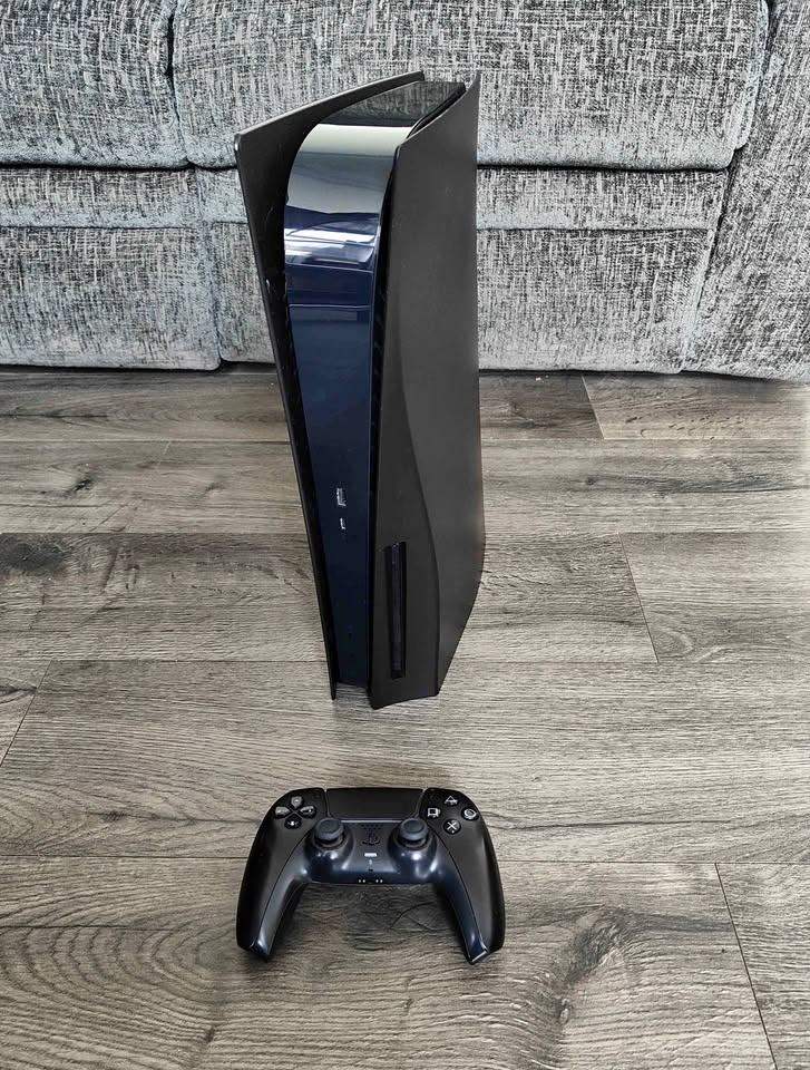 PS5 1 Game Black Disc Edition Console with 1 Black Controller & leads