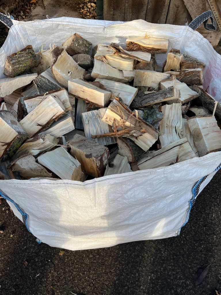 Logs in bulk bag