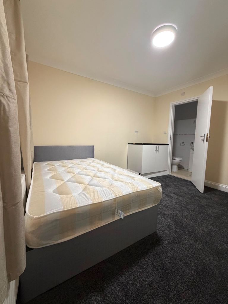 No rent and deposit Ensuite Double Room –  West Drayton station | For UC/DSS/PIP/LCRWA Tenants Only
