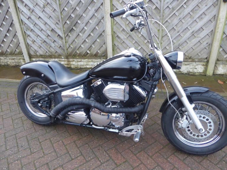 YAMAHA XVS 1100 DRAGSTAR BOBBER W REG DRAG PIPES BRAIDED LINES  1 YRS MOT