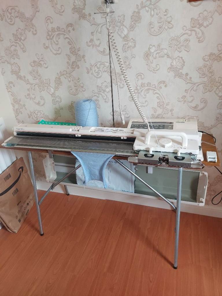 Electronic Knitting Machine 