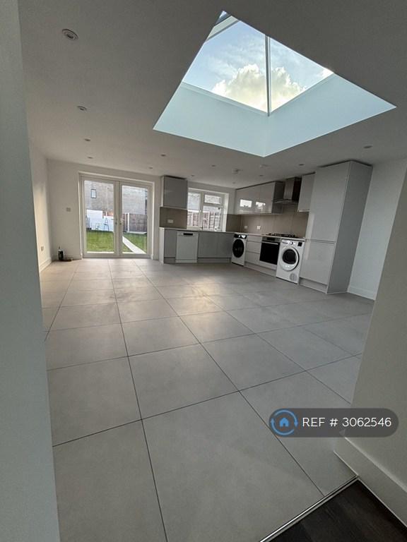 3 bedroom house in Kings Avenue, Greenford, UB6 (3 bed) (#3062546)