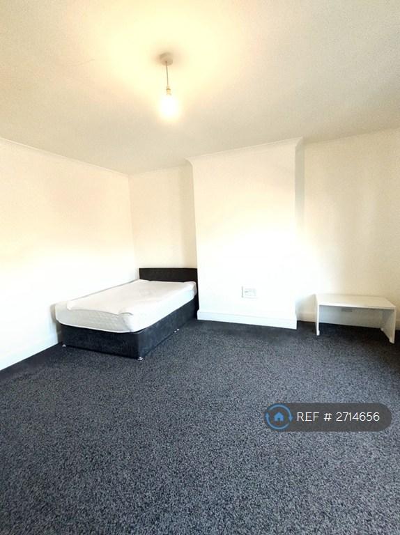 4 bedroom house in Gathorne Terrace, Leeds, LS8 (4 bed) (#2714656)