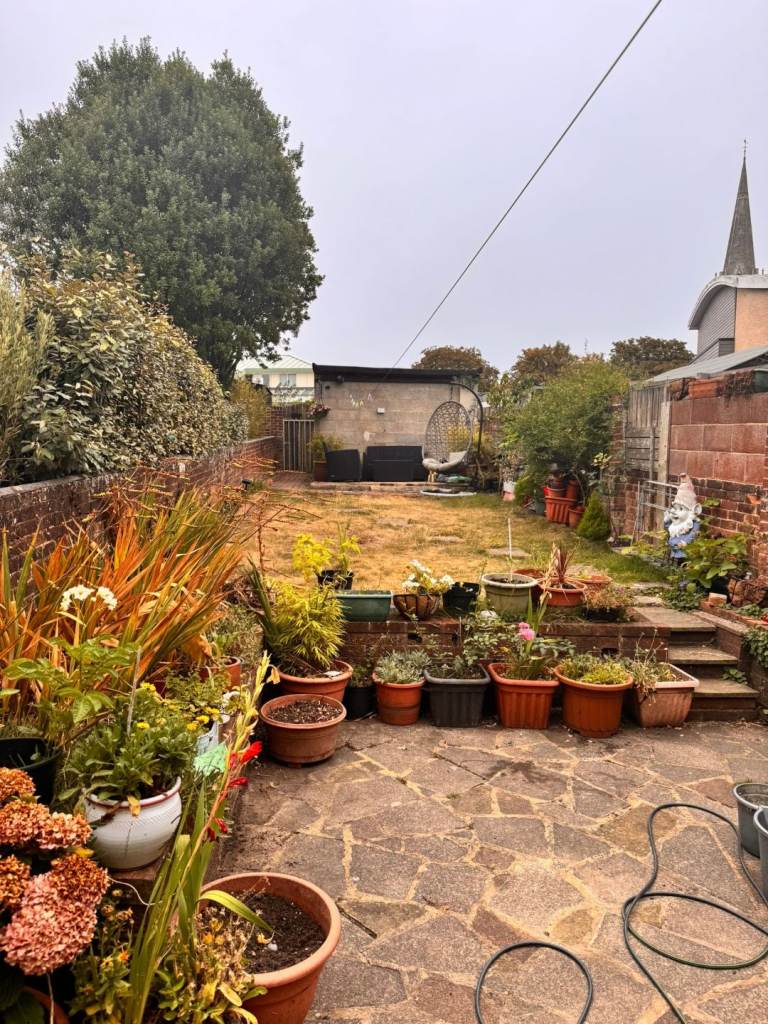 1 bedroom available for share 