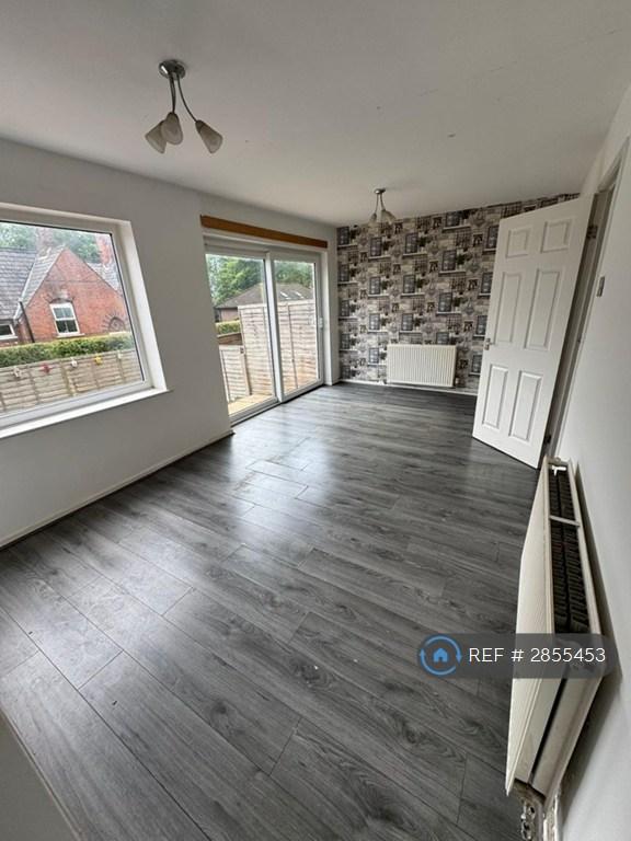 3 bedroom house in Schoolside Lane, Manchester, M24 (3 bed) (#2855453)