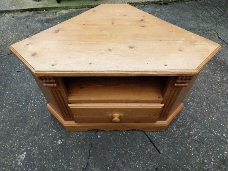 Corner tv unit