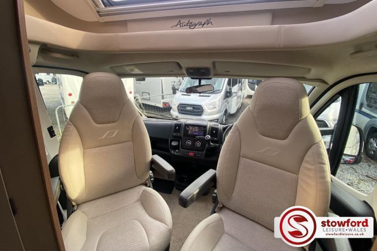 2 Berth, 2 seatbelts, Rear Lounge