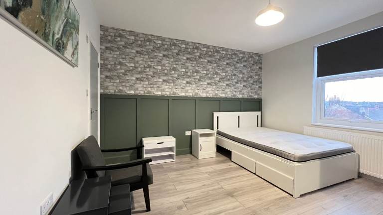 LUXURY STUDIO ROOM IN TOWN CENTRE - AVAILABLE NOW