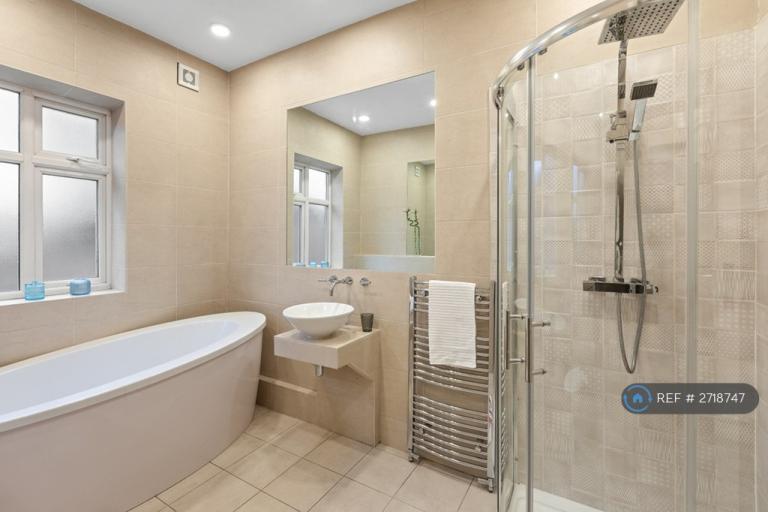 1 bedroom in Lullington Road, Salford, M6 (#2718747)