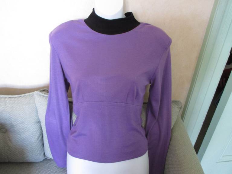 LADIES MAUVE AND BLACK TOP