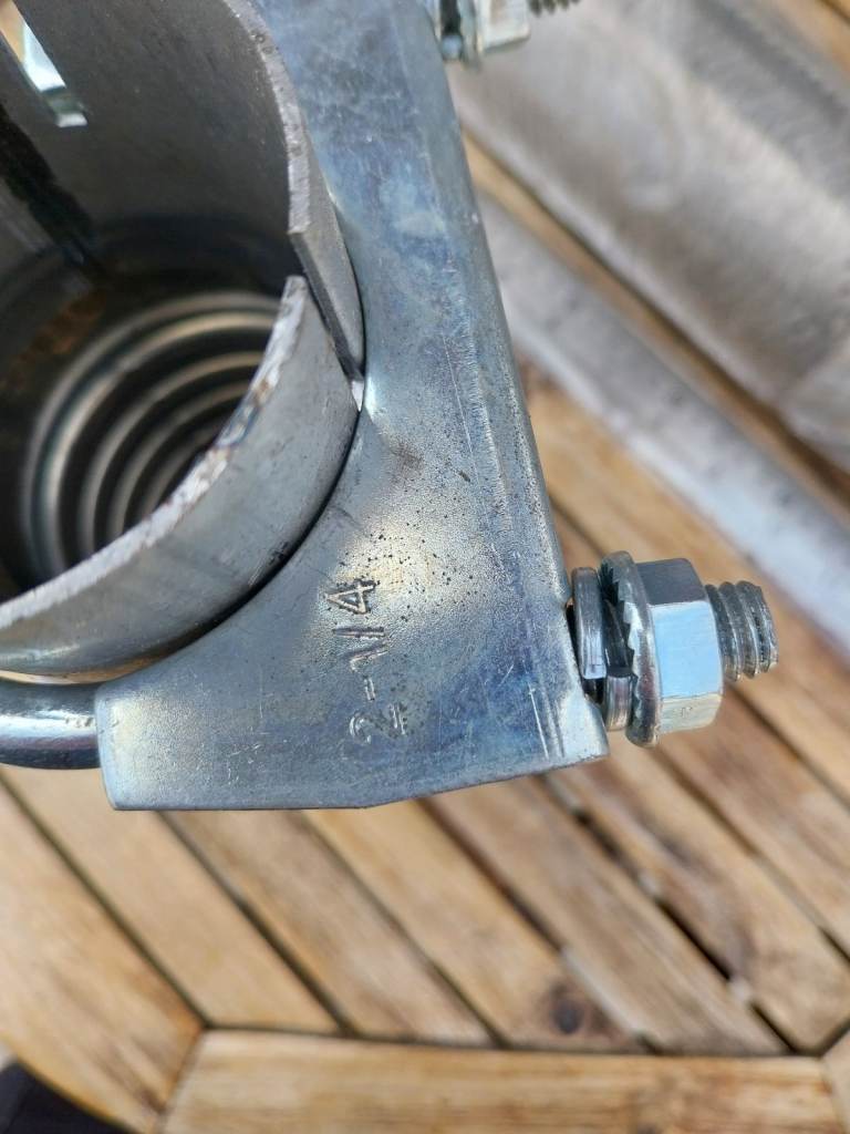 Exhaust flexible pipe and clamps 