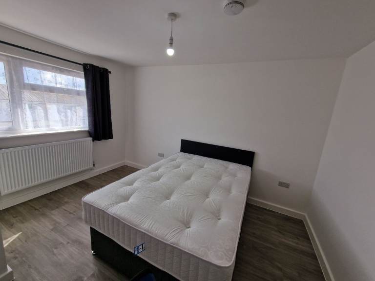 NEWLY REFURBISHED GROUND FLOOR ONE BEDROOM GARDEN FLAT IN NORTHOLT UB5