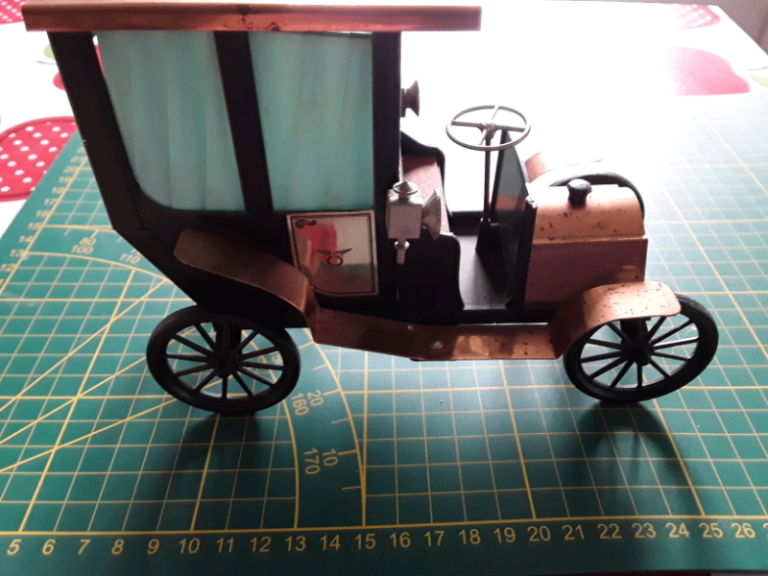 EARLY 1900's VINTAGE CAR MODEL.