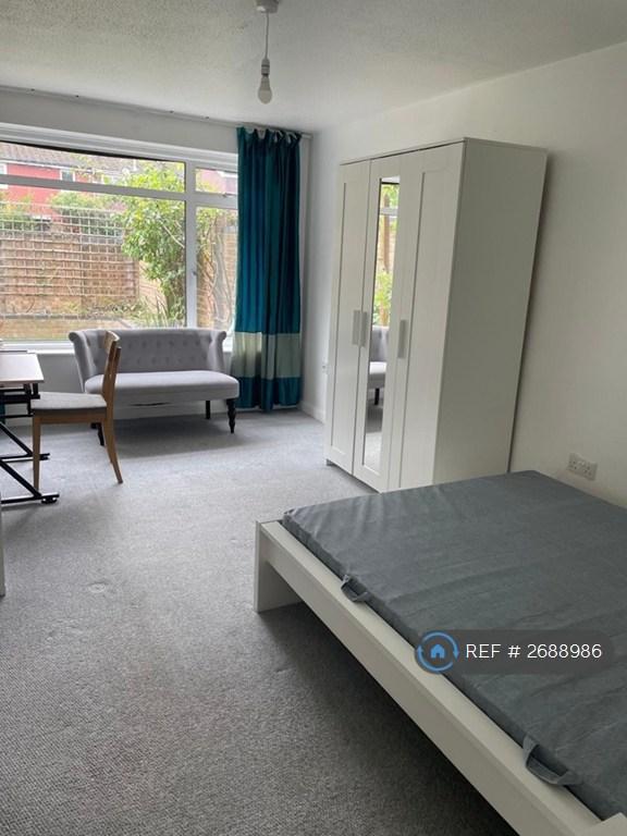 4 bedroom house in Smith Street, Kingston, KT5 (4 bed) (#2688986)