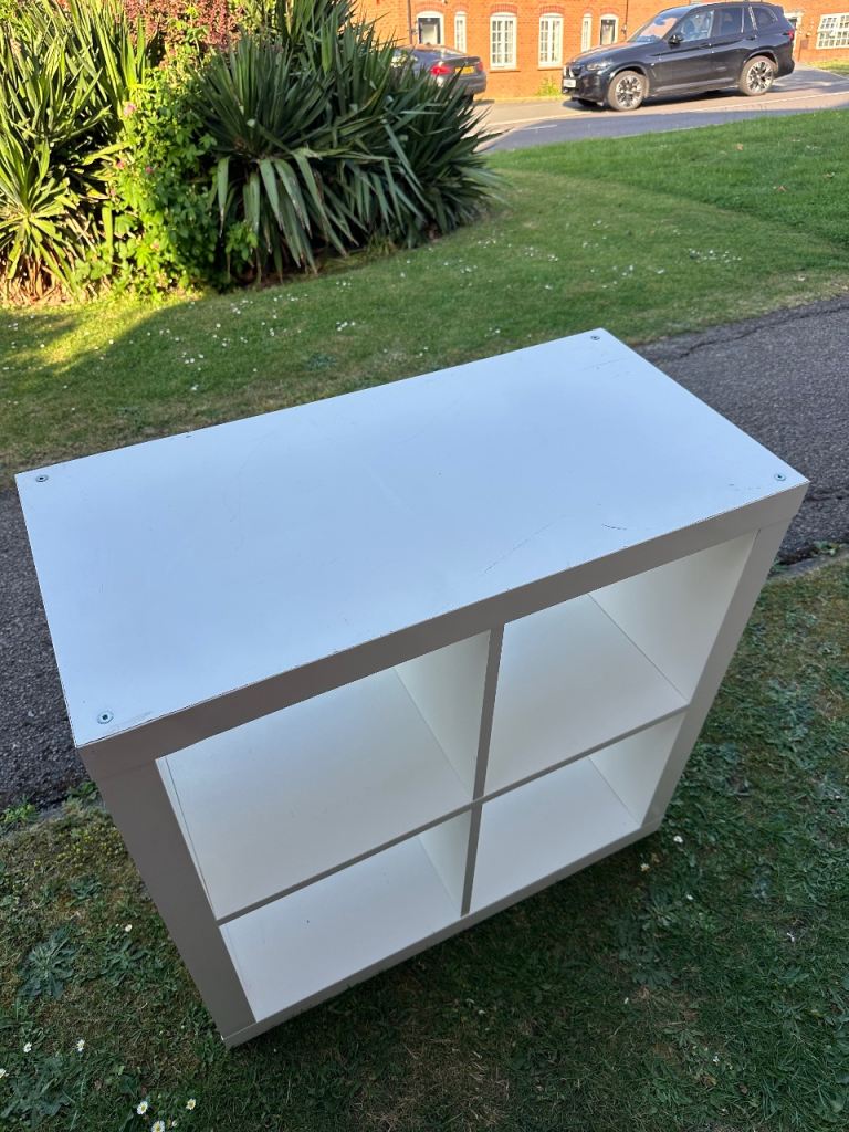 2x2 Ikea Kallax shelf