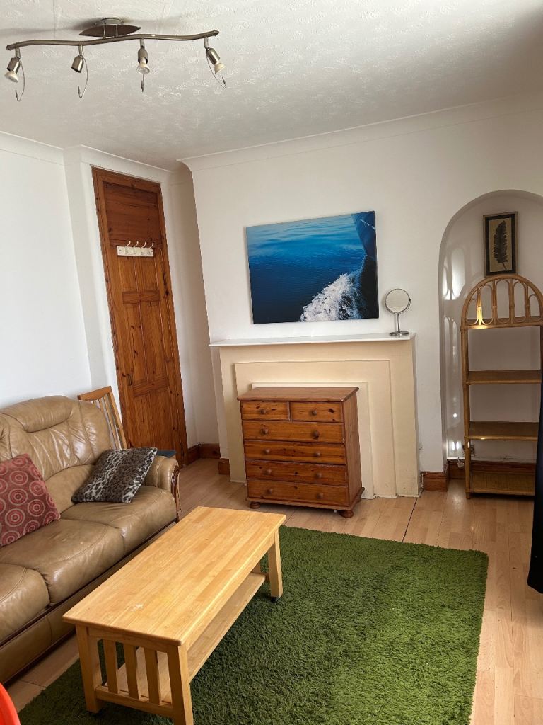  2 bedroom furnished flat 