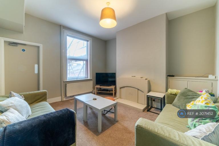 4 bedroom house in Euston Street, Preston, PR1 (4 bed) (#3071452)