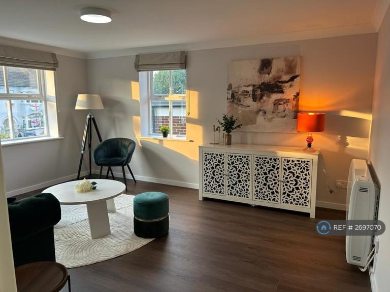 1 bedroom flat in Romford, Romford Gidea Park, RM2 (1 bed) (#2697070)