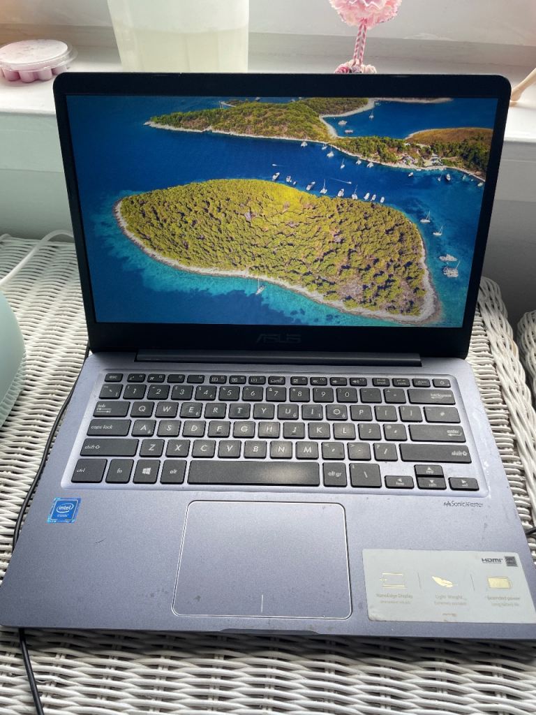 Asus laptop hardly used 