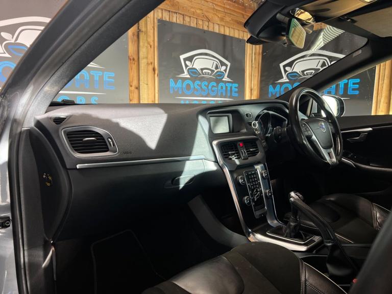 2015 Volvo V40 D2 R DESIGN 5dr HATCHBACK DIESEL Manual
