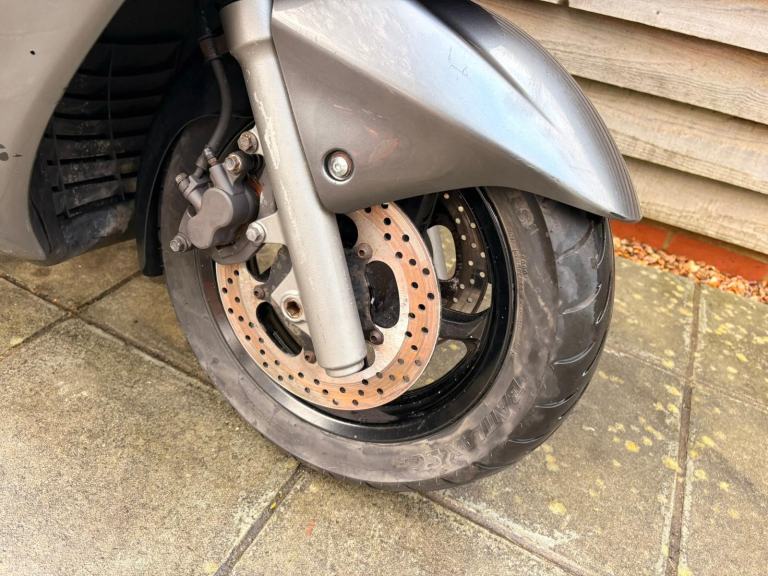 2010 / 10 Yamaha YP400 Majesty £1500 Silver 34049 miles.