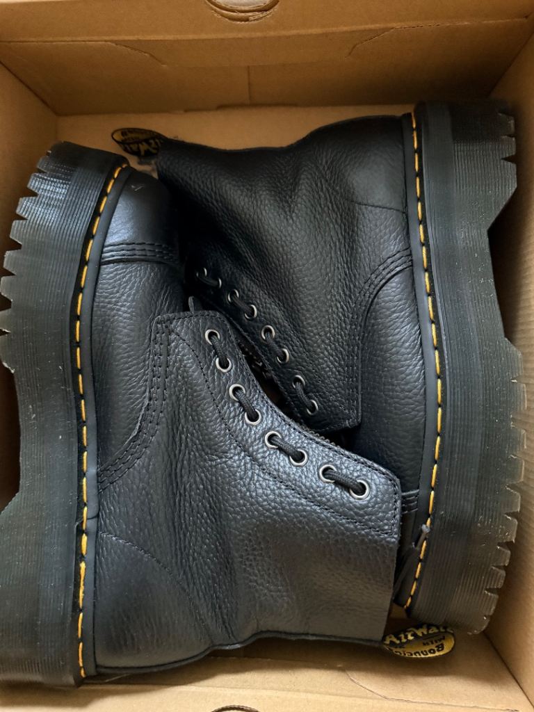 Sinclair Dr. Martens Black, As Good As New