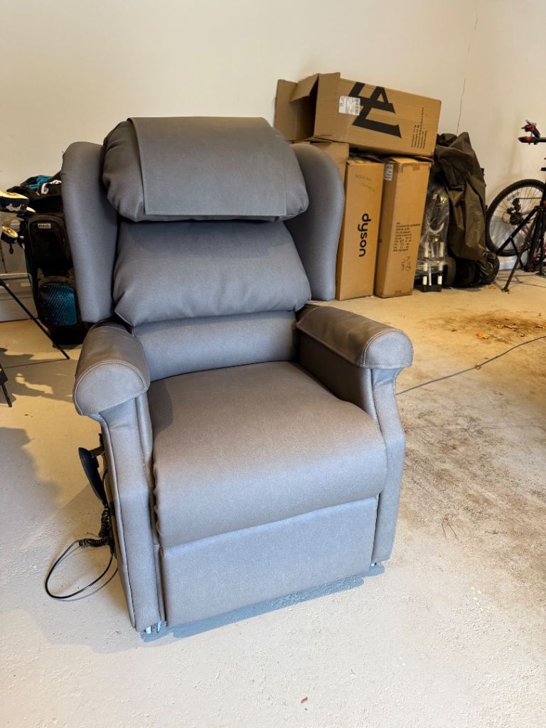 Electric rise chair 