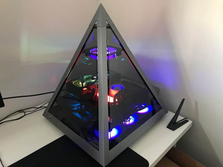  Azza  Pyramid PC case 