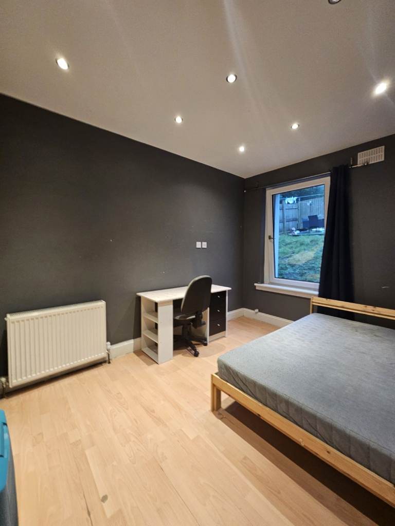 Double room in a cottage ground floor flat (£420 rent, £420 deposit)