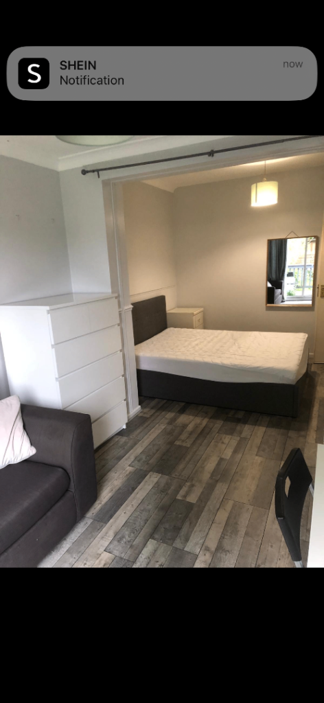 Large double room bear science park , CRC and city centre available NOW